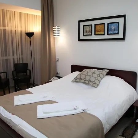 Hotel Zeder Garni 4*