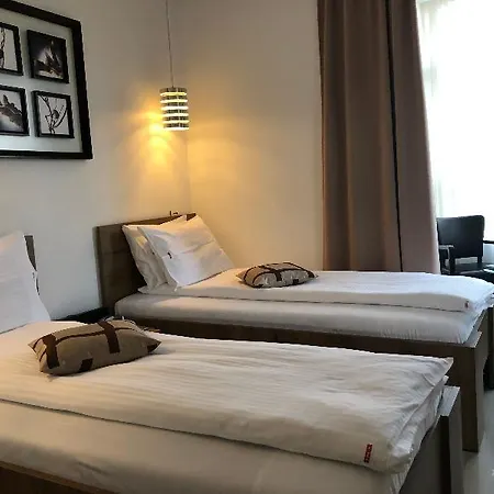 Zeder Garni Отель