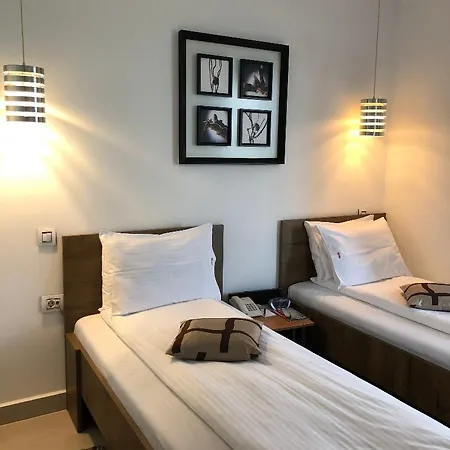 Отель Zeder Garni 4*